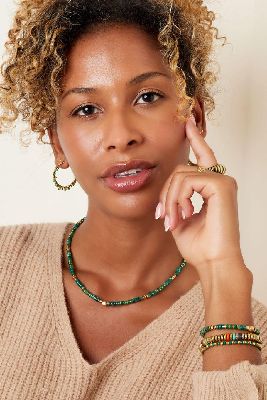 necklace with small colored stones green &amp;  Picture2